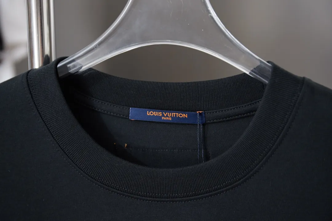 🅿️200 1V 25SS early spring new style short sleeves with embroidered letters, light luxury, a must-have item for daily commuting for men and women, correct version, welcome to compare, detailed features · 320g 100% pure cotton double yarn jersey fabric · Special thickened 32 pieces of double-strand 1X1 thread in the same vat custom dyeing · Imported Tajima machine rope embroidery letter logo · Double needle stitching cross-stitching process · Original main mark, washable tag, brand moisture-proof paper packaging Color: black/white Size: S/M/L/XL